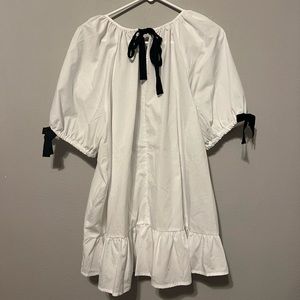 Size 18/20 blouse; it’s long with black ribbon ties on sleeves and in back top.